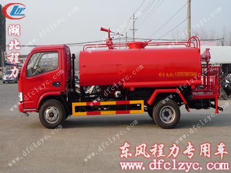 湖北程力專用汽車有限公司紅色東風小多利卡消防灑水車靚照