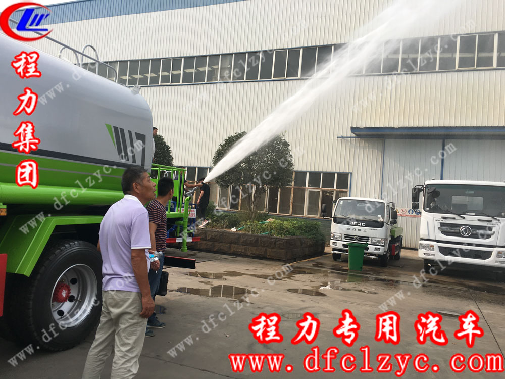 程力專用汽車股份有限公司東風(fēng)小多利卡灑水車 程力專用汽車股份有限公司東風(fēng)小多利卡灑水車