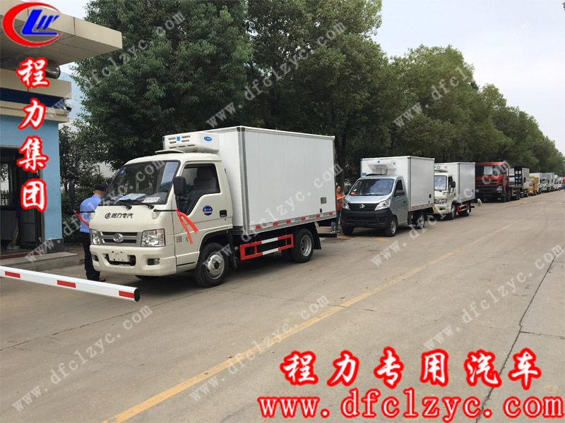 高總訂購(gòu)的程力集團(tuán)冷藏車準(zhǔn)備發(fā)車 高總訂購(gòu)的程力集團(tuán)冷藏車準(zhǔn)備發(fā)車