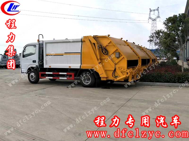 程力集團(tuán)壓縮垃圾車，整裝待發(fā)，出口海外