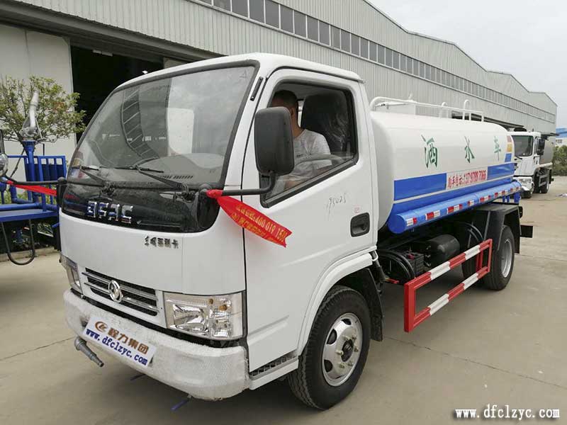 程力專用汽車股份有限公司生產(chǎn)的國三5方灑水車