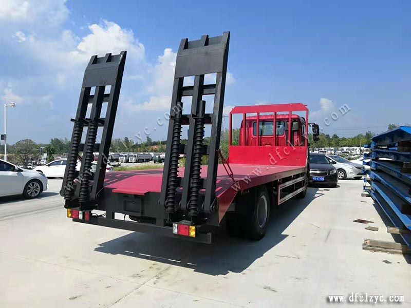 湖北程力集團(tuán)福田平板運(yùn)輸車