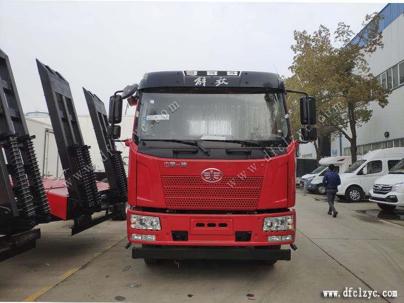 程力集團(tuán)國(guó)六平板車正前方 程力集團(tuán)國(guó)六平板車正前方