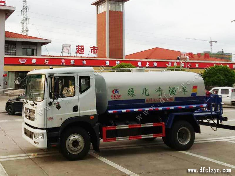 上圖為東風(fēng)D9多功能綠化噴灑車