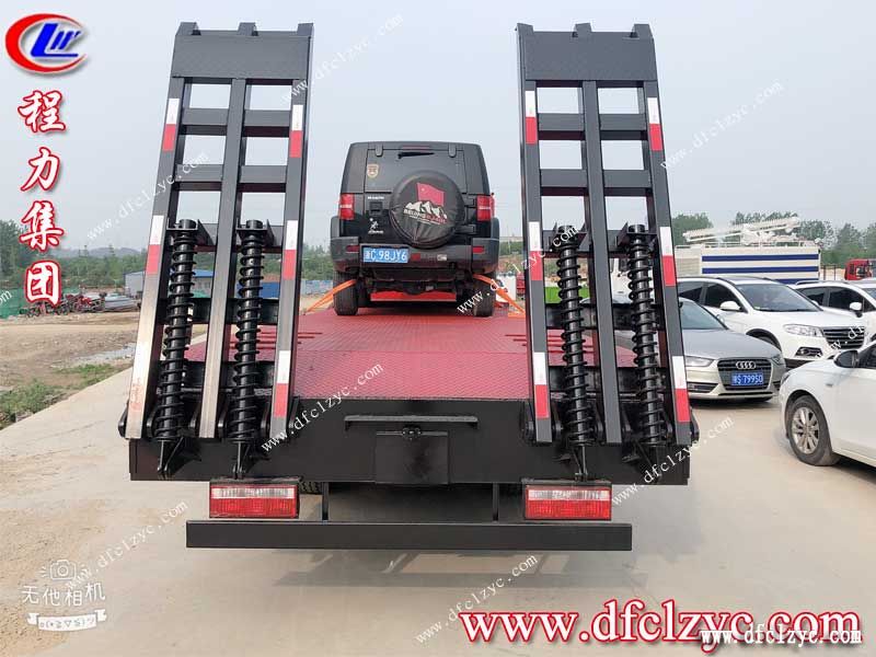 程力牌前四后八平板車尾部