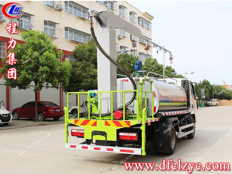 程力集團(tuán)車(chē)輛通過(guò)消毒車(chē) 程力集團(tuán)車(chē)輛通過(guò)消毒車(chē)